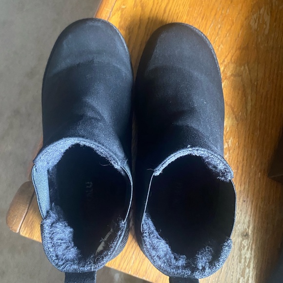 Boots - Picture 3 of 4